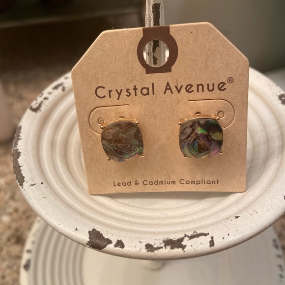 Stud earrings - Picture 2 of 3